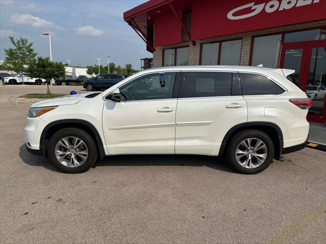 used 2015 Toyota Highlander car, priced at $17,995