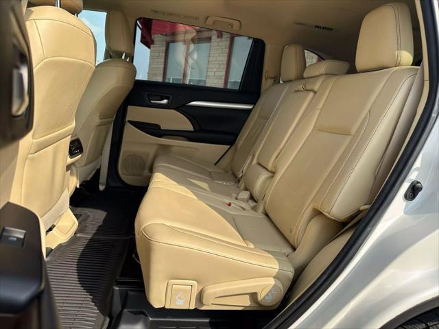 used 2015 Toyota Highlander car, priced at $17,995
