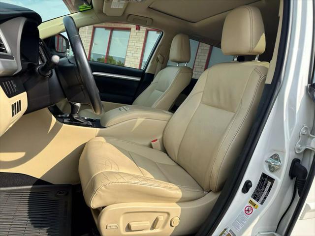 used 2015 Toyota Highlander car, priced at $17,995