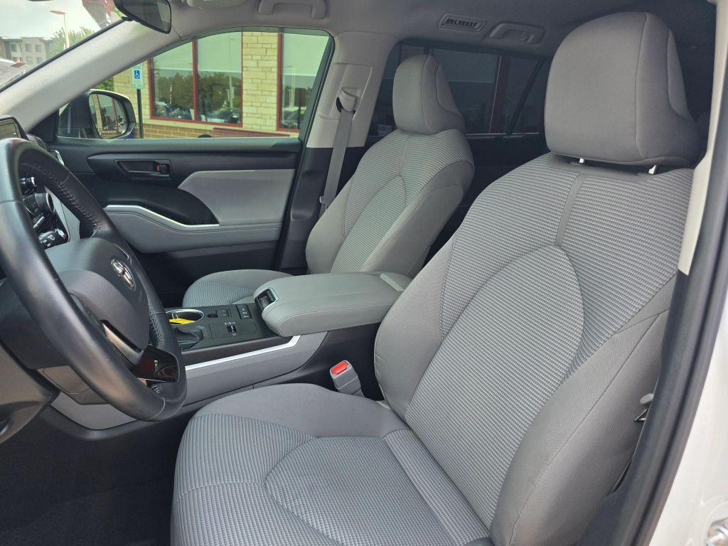used 2020 Toyota Highlander Hybrid car, priced at $24,995