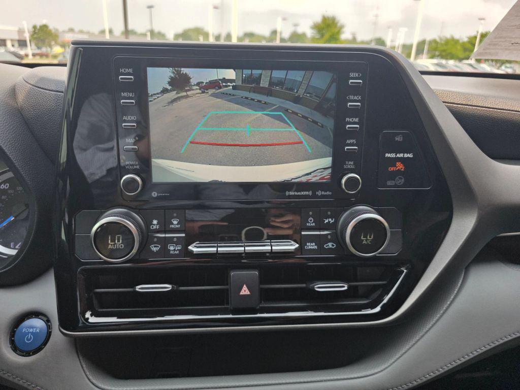 used 2020 Toyota Highlander Hybrid car, priced at $24,995