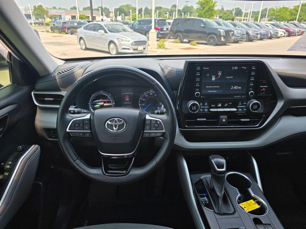 used 2020 Toyota Highlander Hybrid car, priced at $24,995