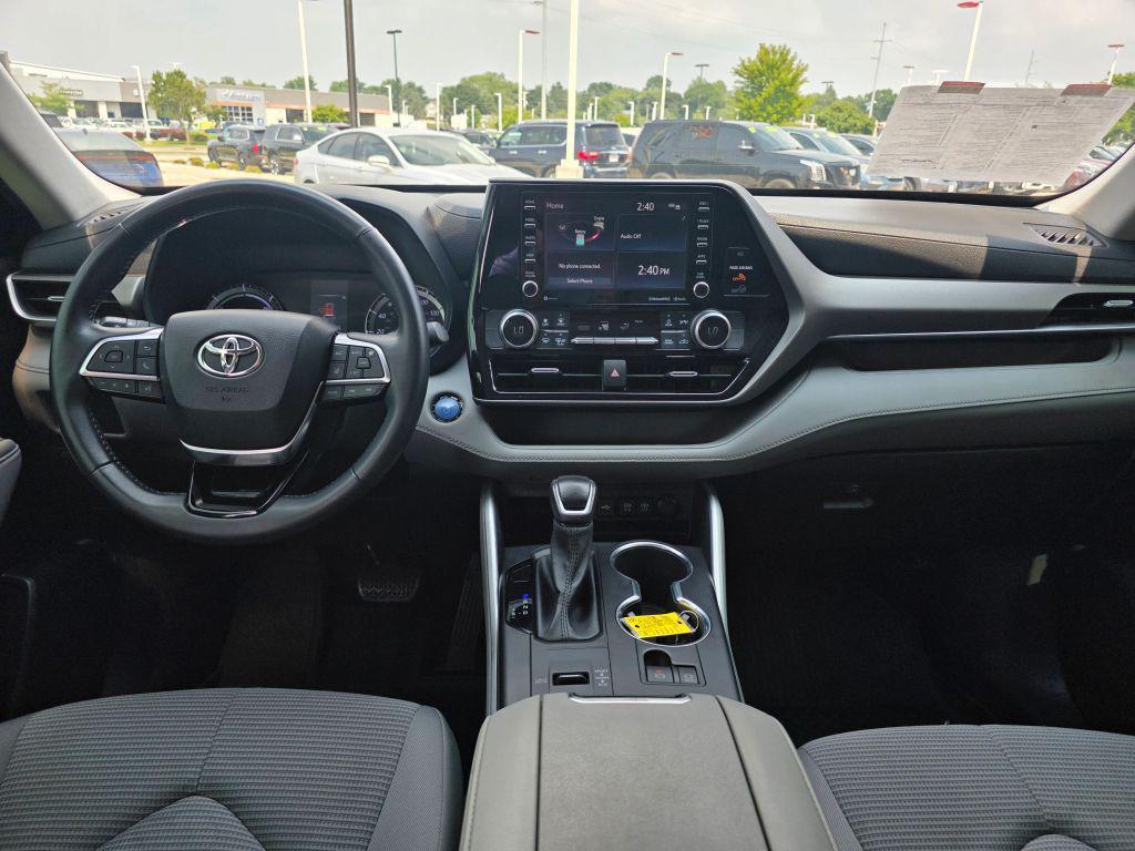 used 2020 Toyota Highlander Hybrid car, priced at $24,995
