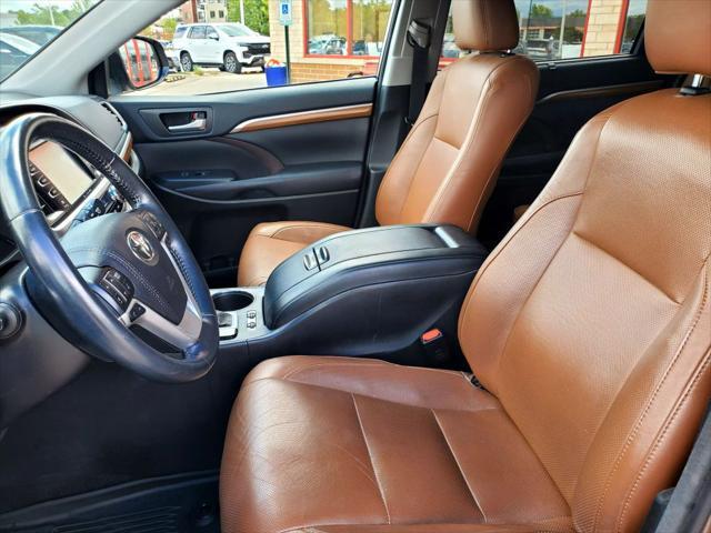 used 2017 Toyota Highlander Hybrid car, priced at $26,995