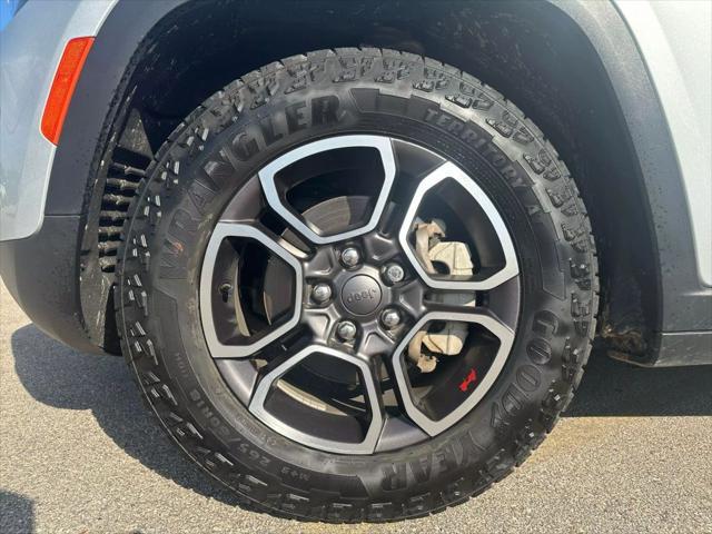 used 2022 Jeep Grand Cherokee car, priced at $35,995