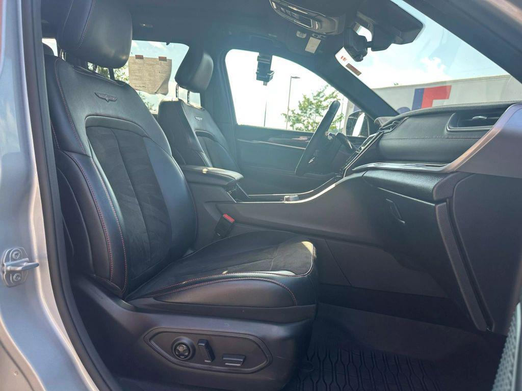 used 2022 Jeep Grand Cherokee car, priced at $35,995