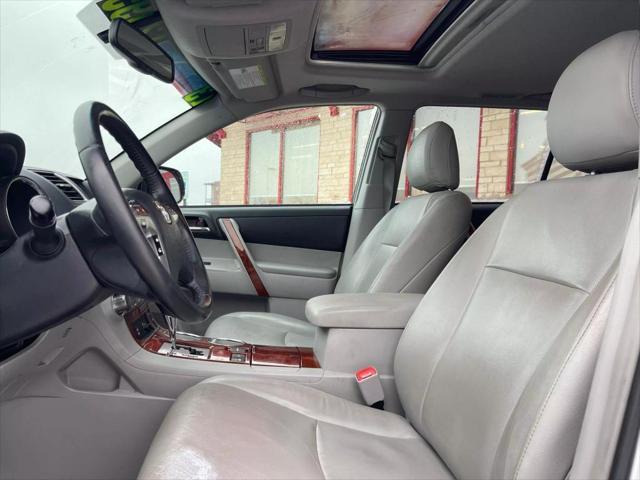 used 2013 Toyota Highlander car, priced at $12,995