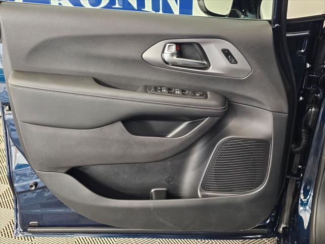 new 2025 Chrysler Pacifica car, priced at $43,807