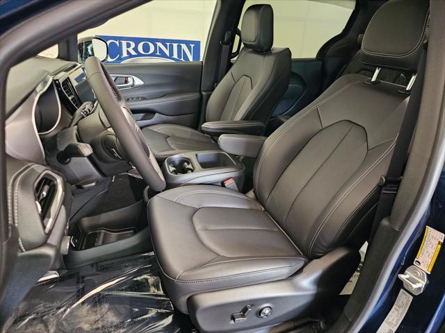 new 2025 Chrysler Pacifica car, priced at $43,807
