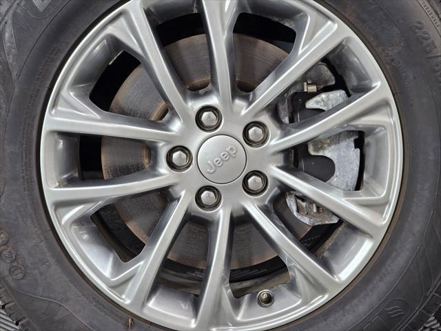 used 2022 Jeep Cherokee car, priced at $18,995