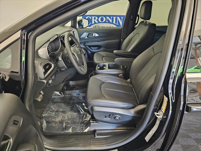 new 2025 Chrysler Pacifica car, priced at $43,307