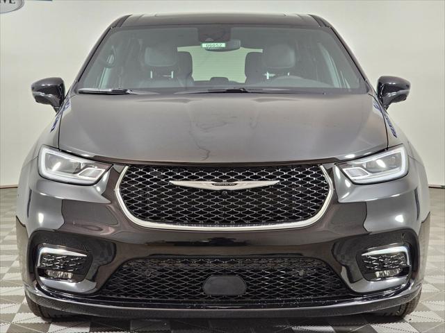 new 2025 Chrysler Pacifica car, priced at $43,307