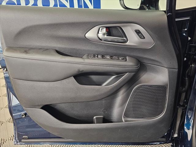 new 2025 Chrysler Pacifica car, priced at $42,302