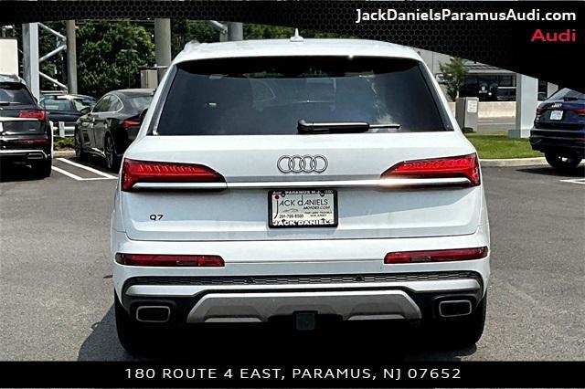 new 2025 Audi Q7 car, priced at $75,930