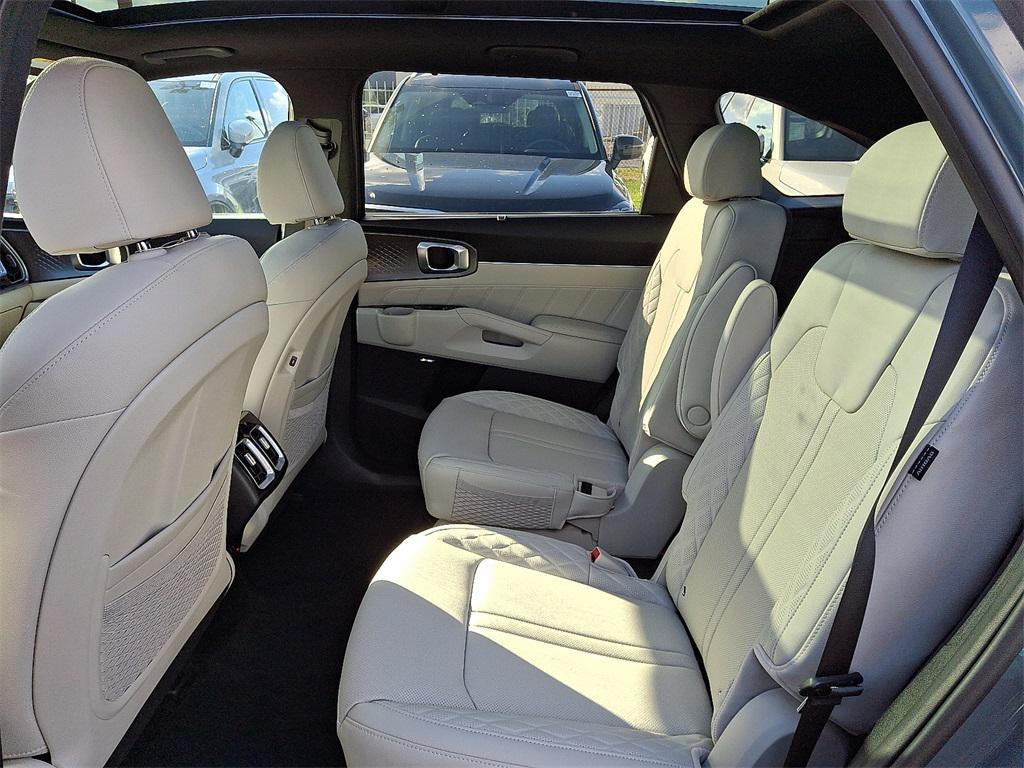 new 2025 Kia Sorento Hybrid car, priced at $48,700