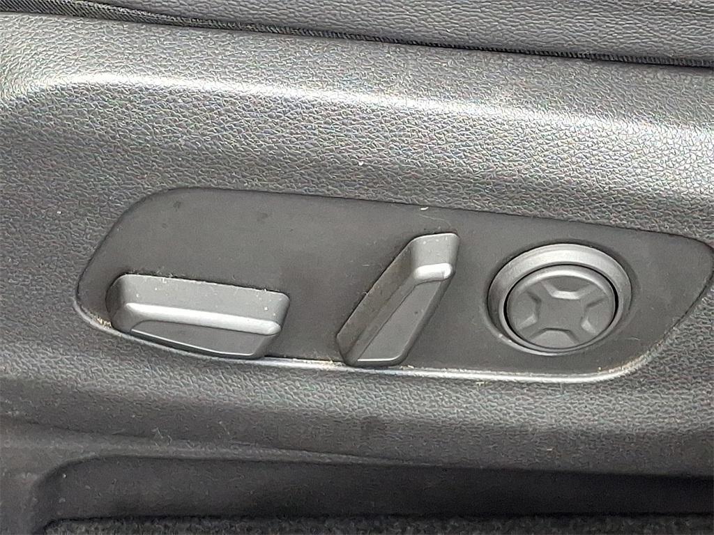 used 2023 Kia Carnival car, priced at $40,500