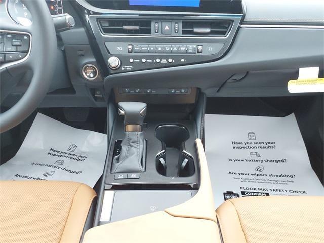 new 2025 Lexus ES 300h car, priced at $47,979