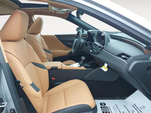 new 2025 Lexus ES 300h car, priced at $47,979
