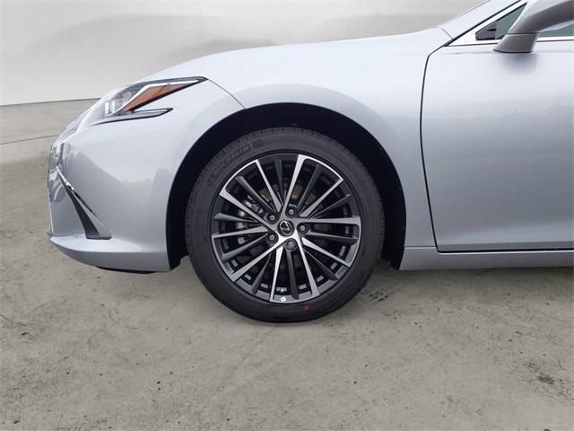 new 2025 Lexus ES 300h car, priced at $47,979