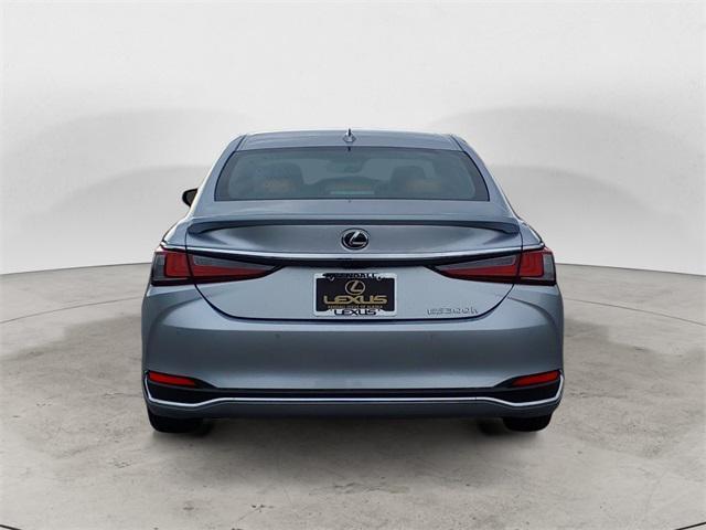 new 2025 Lexus ES 300h car, priced at $47,979