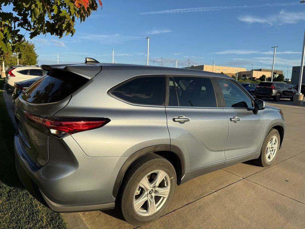 used 2023 Toyota Highlander car, priced at $37,500