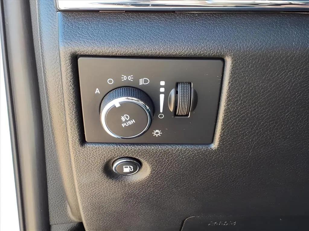 used 2015 Jeep Grand Cherokee car, priced at $15,500