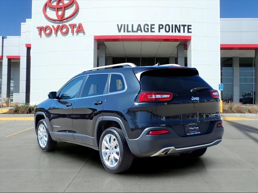 used 2015 Jeep Cherokee car, priced at $10,900