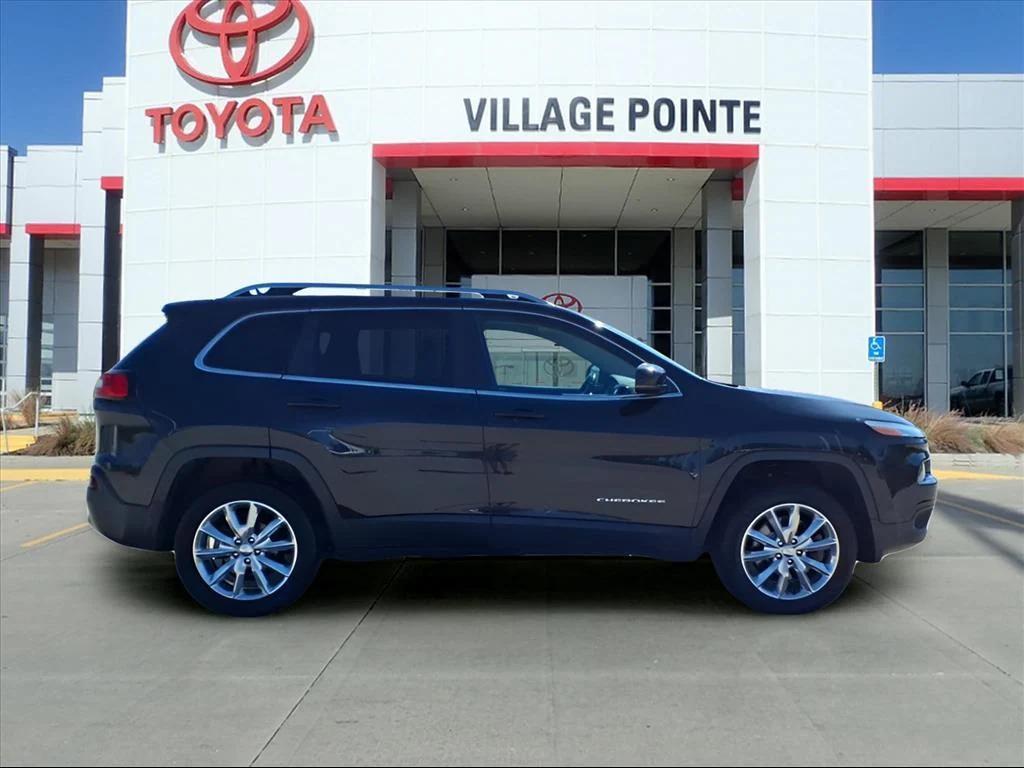 used 2015 Jeep Cherokee car, priced at $10,900