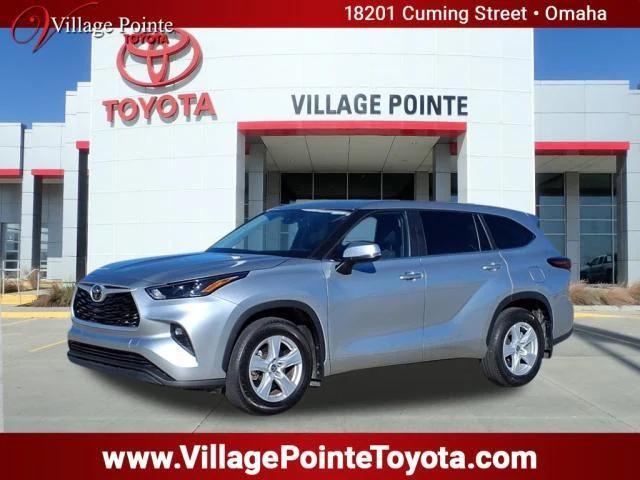 used 2024 Toyota Highlander car, priced at $40,900