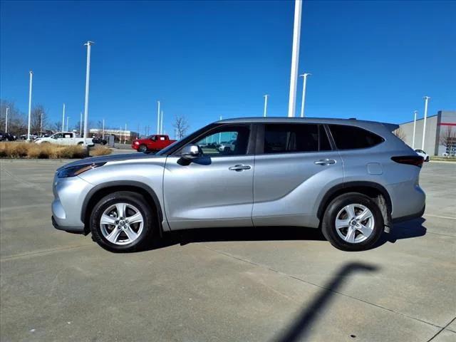 used 2024 Toyota Highlander car, priced at $40,900