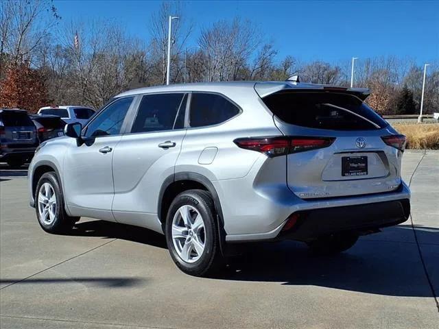 used 2024 Toyota Highlander car, priced at $40,900