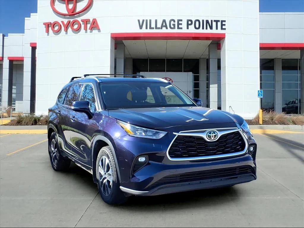 used 2020 Toyota Highlander car, priced at $28,900