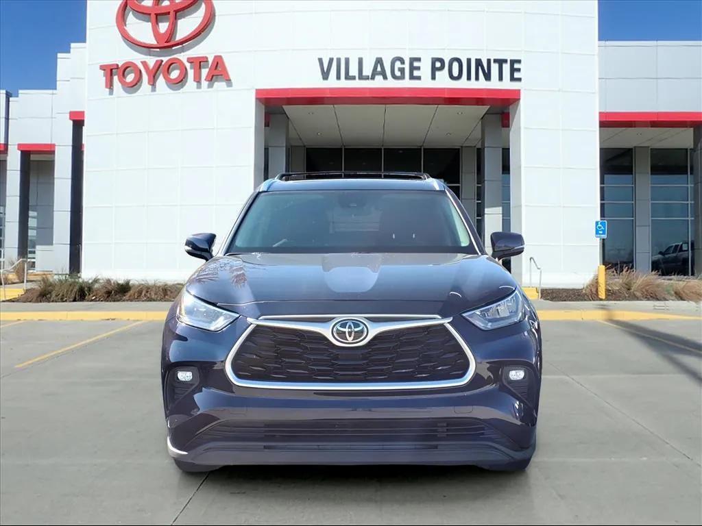 used 2020 Toyota Highlander car, priced at $28,900