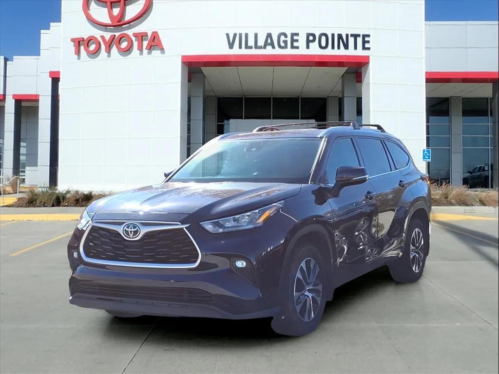used 2020 Toyota Highlander car, priced at $28,900