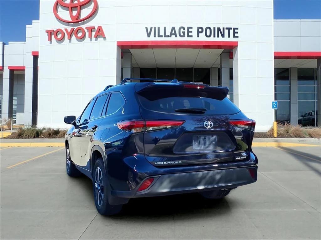 used 2020 Toyota Highlander car, priced at $28,900