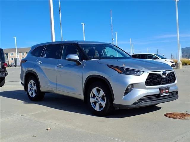 used 2024 Toyota Highlander car, priced at $41,900