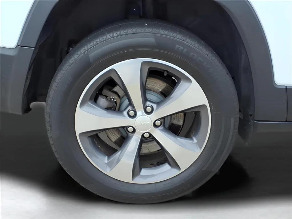 used 2019 Jeep Cherokee car, priced at $18,500