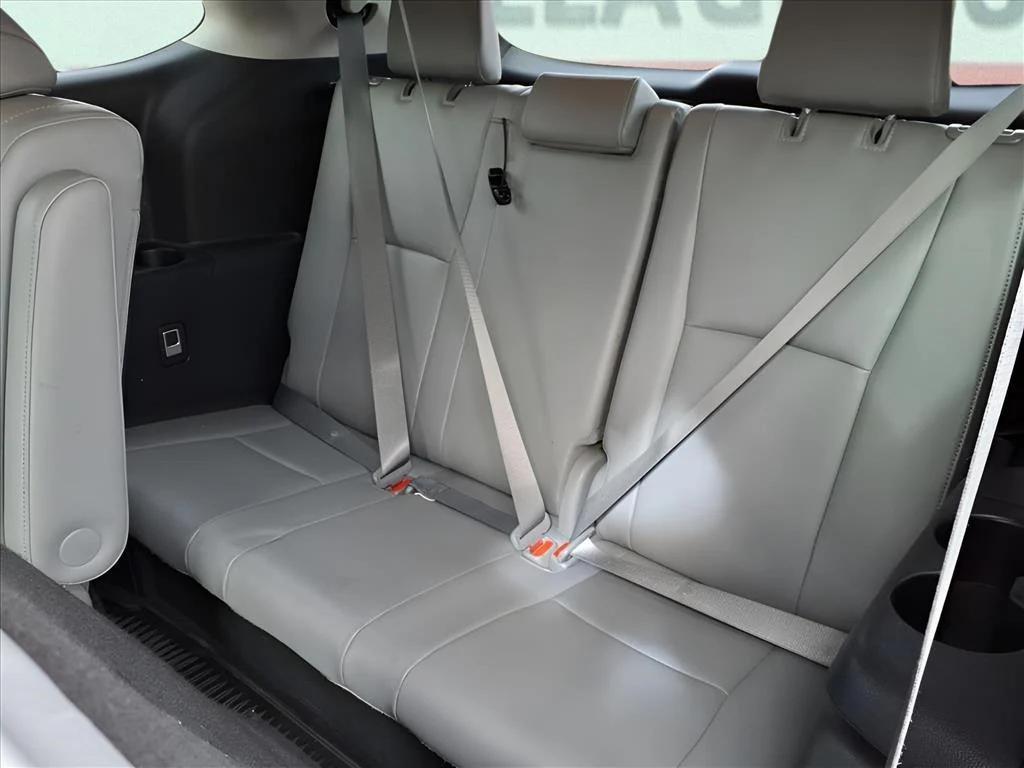 used 2021 Toyota Highlander car, priced at $32,900