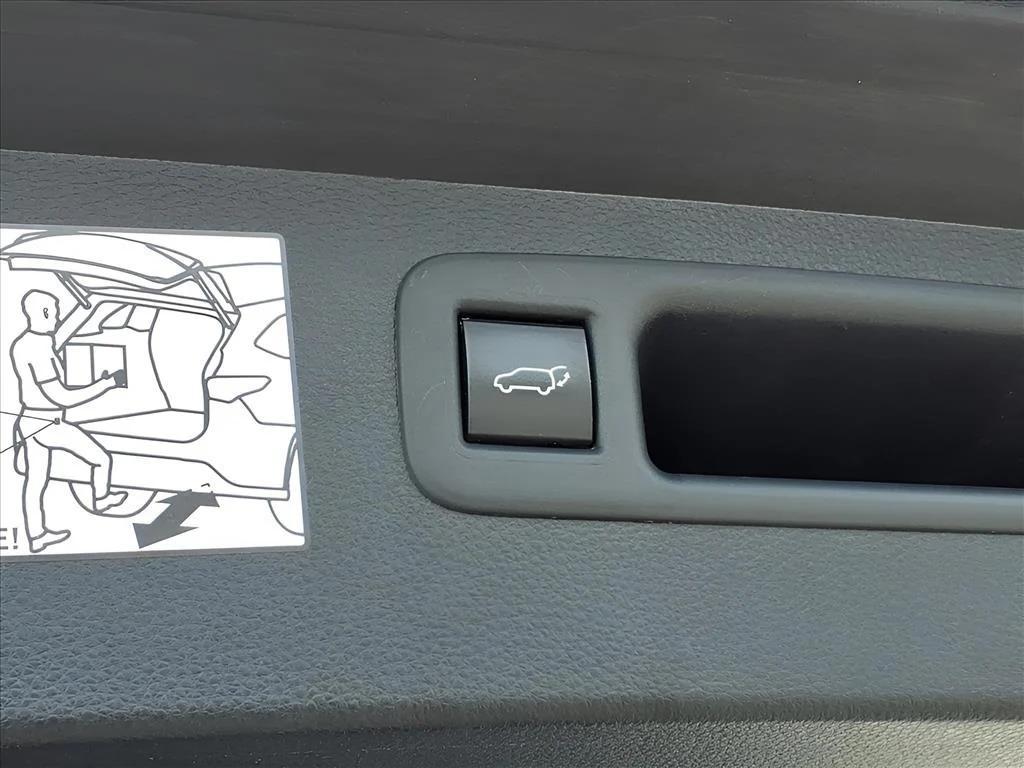 used 2021 Toyota Highlander car, priced at $32,900