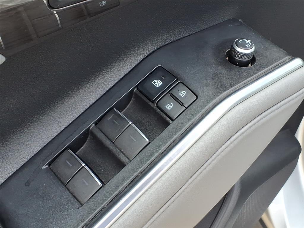 used 2021 Toyota Highlander car, priced at $32,900