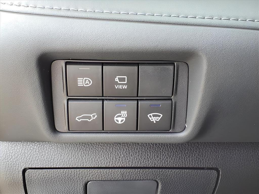 used 2021 Toyota Highlander car, priced at $32,900