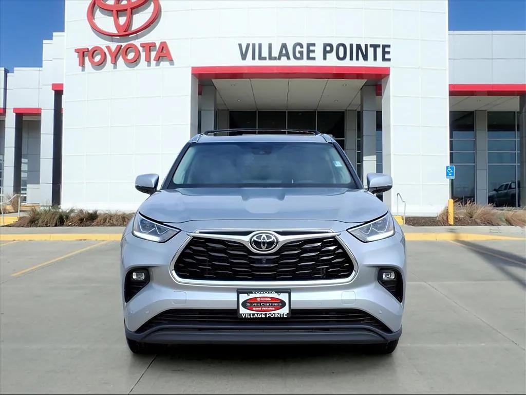 used 2021 Toyota Highlander car, priced at $32,900
