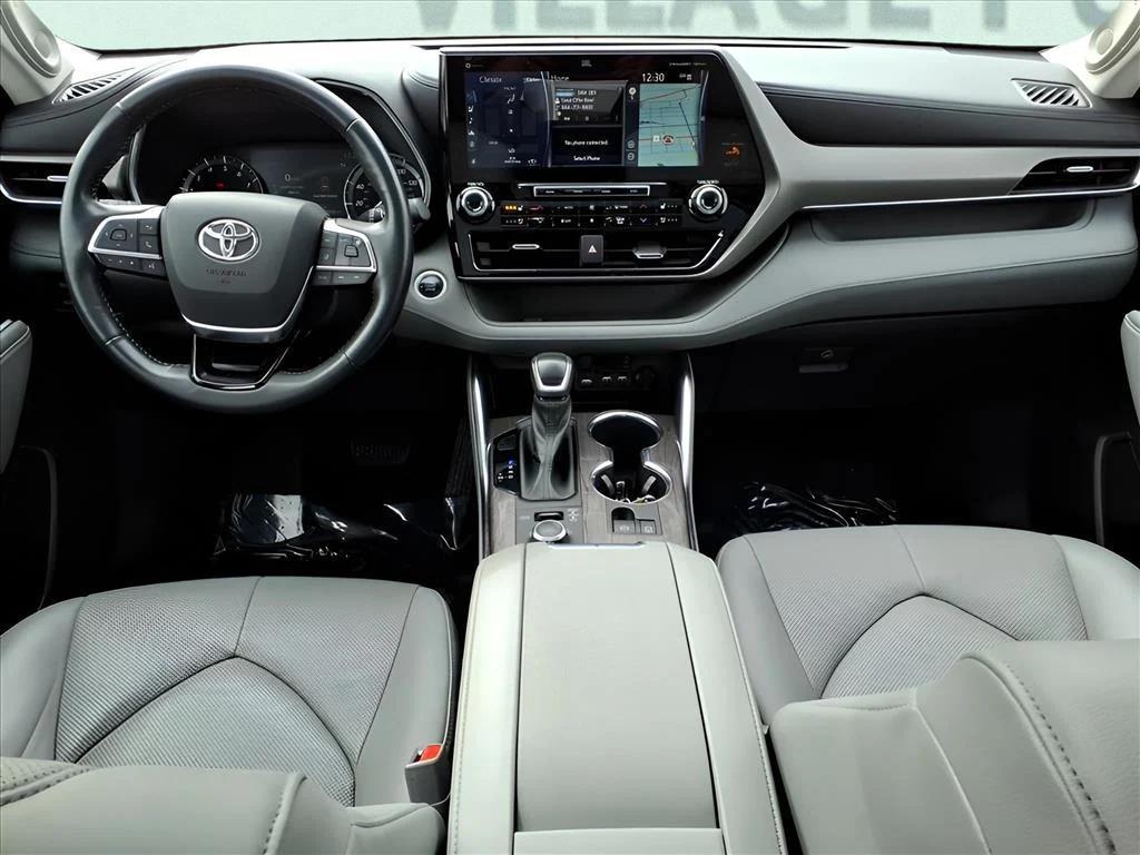 used 2021 Toyota Highlander car, priced at $32,900
