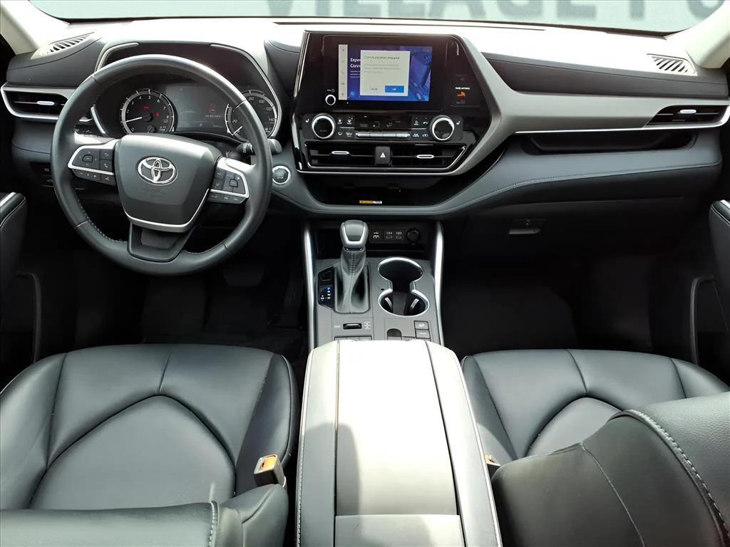 used 2023 Toyota Highlander car, priced at $37,500