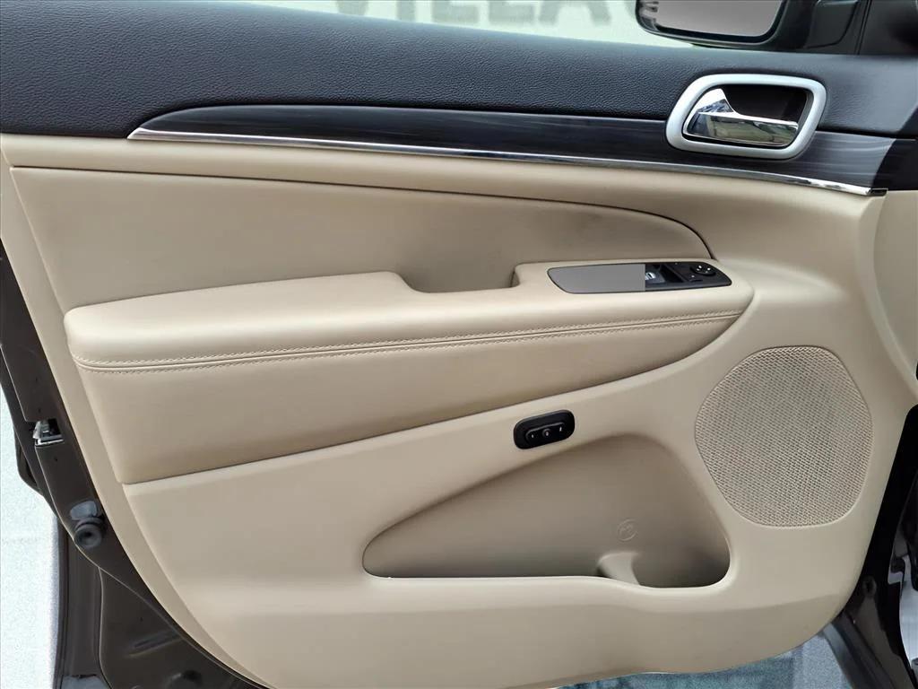 used 2021 Jeep Grand Cherokee car, priced at $28,205