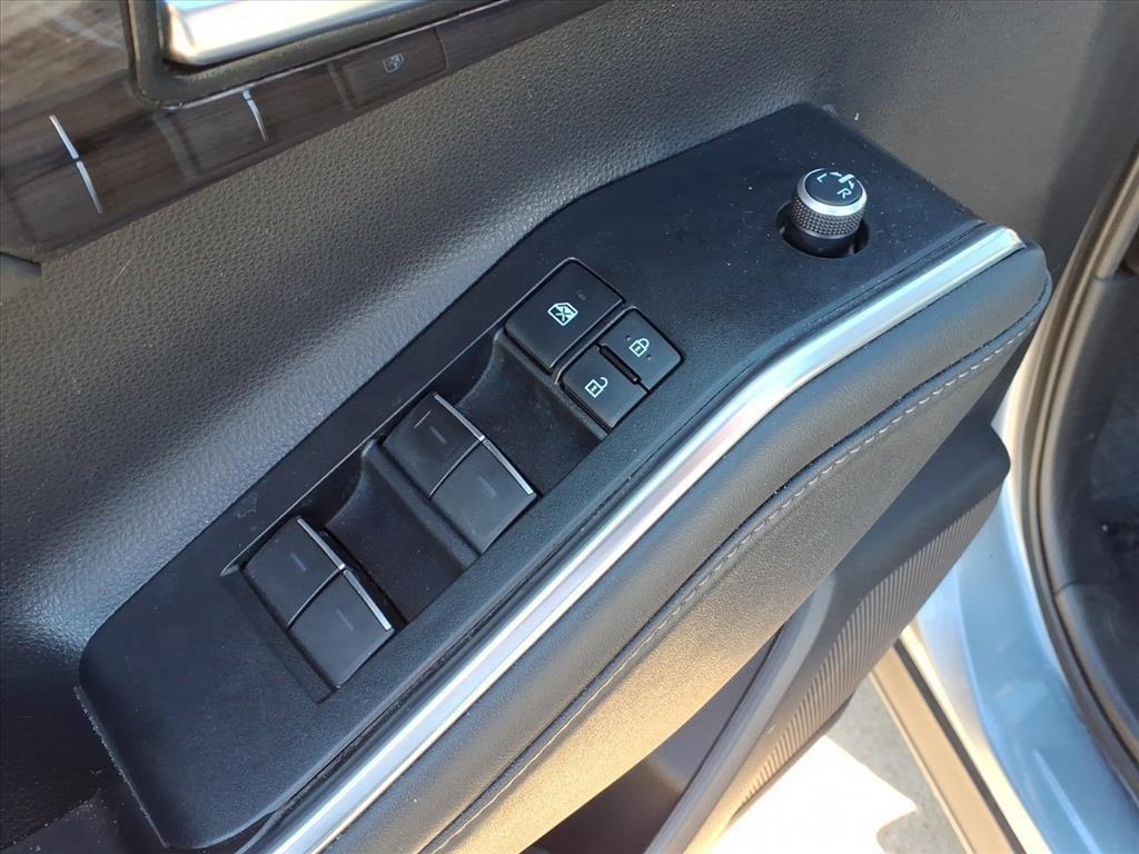 used 2022 Toyota Highlander car, priced at $34,900