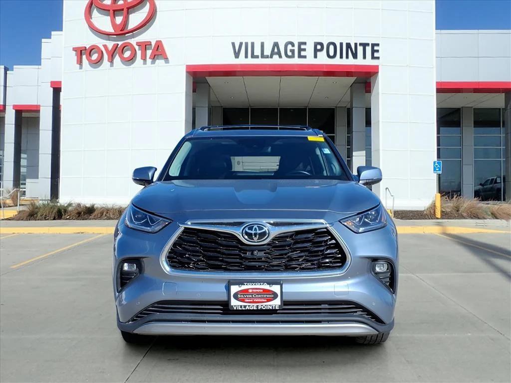 used 2022 Toyota Highlander car, priced at $34,900