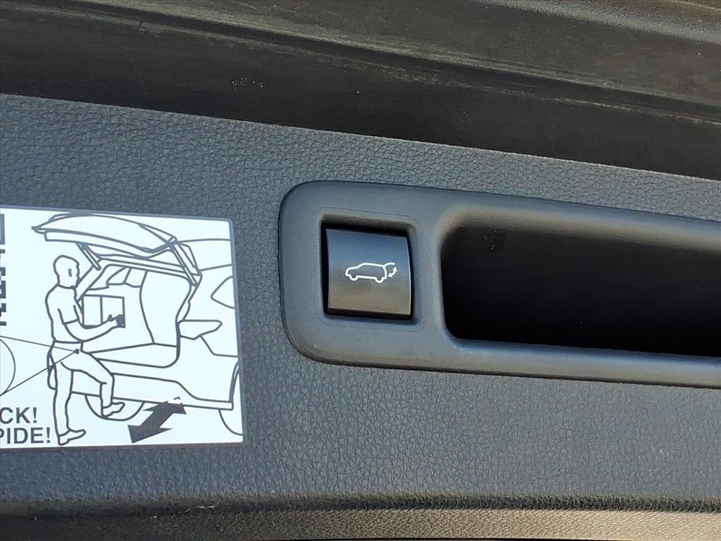 used 2022 Toyota Highlander car, priced at $34,900