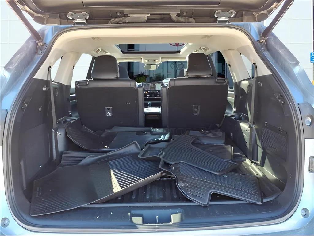 used 2022 Toyota Highlander car, priced at $34,900