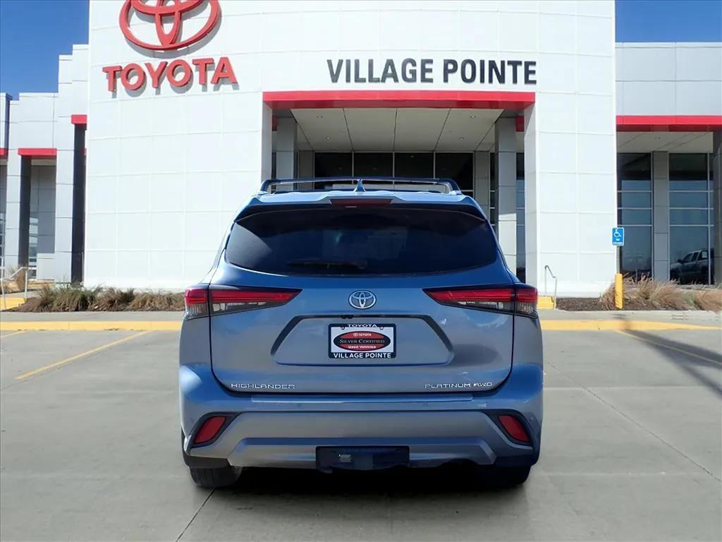 used 2022 Toyota Highlander car, priced at $34,900
